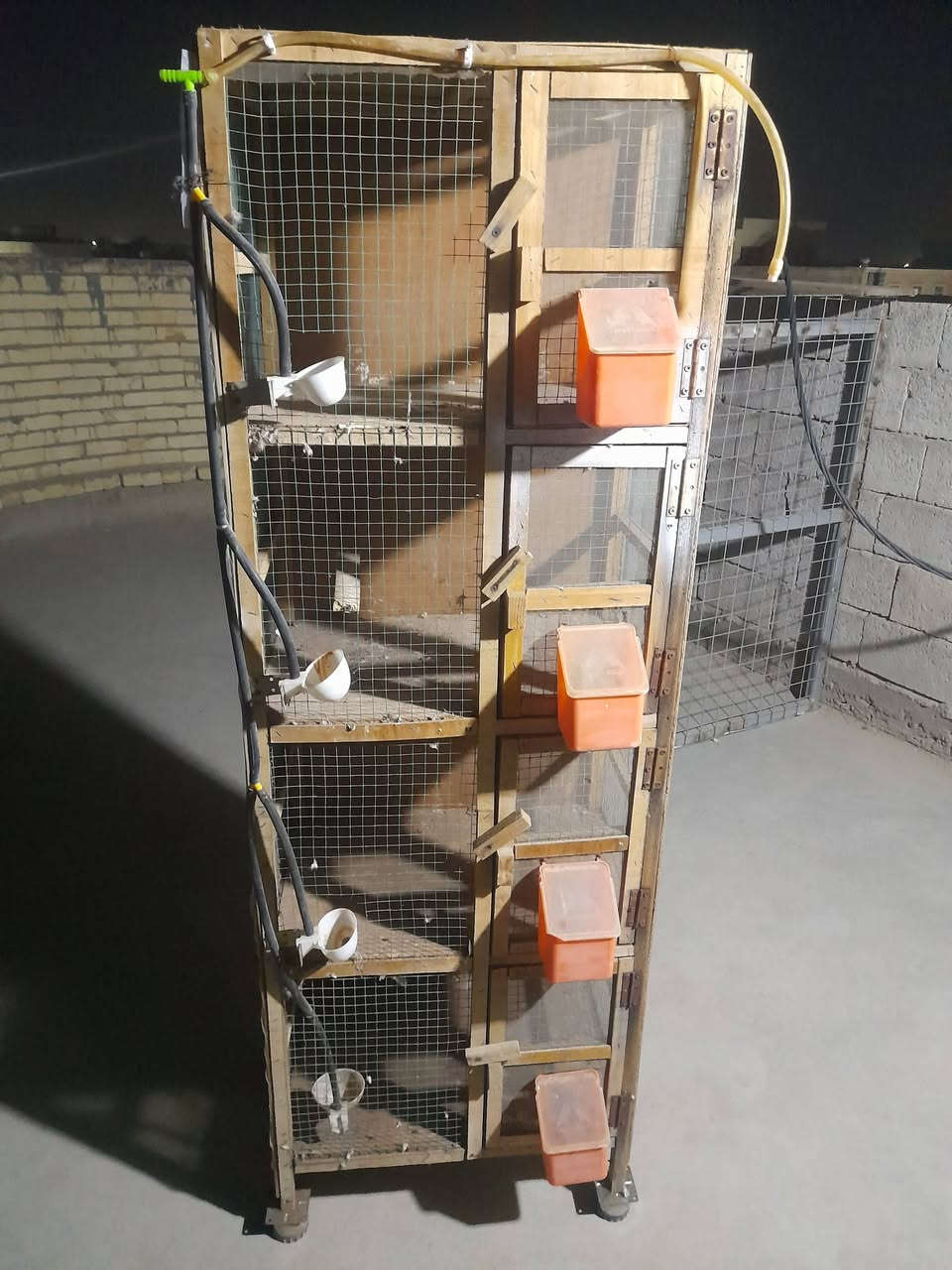 السلام عليكم اخوان هاي خانه كامله
ام طوفه ومعالف كامله ستعمال قليل مكاني بغداد زعفرانيه 
***********
