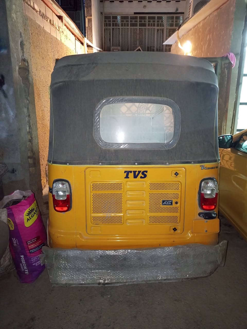 السلام عليكم شباب تكتك للبيع موديل 2020داخلة بل2021 مكينة وكشر مكفولة كفالة عامة رقم انكليزي هزة جديدة تحويل مباشر 
السعر 6ملاين بيها مجال شي قليل حك الجية 
مكاني مدينة الصدر ***********
