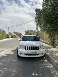 Jeep 2008 •عليها غراض SRT اصل   •محرك كير جديد جدآ   •تبريد ثلج   •شاش...