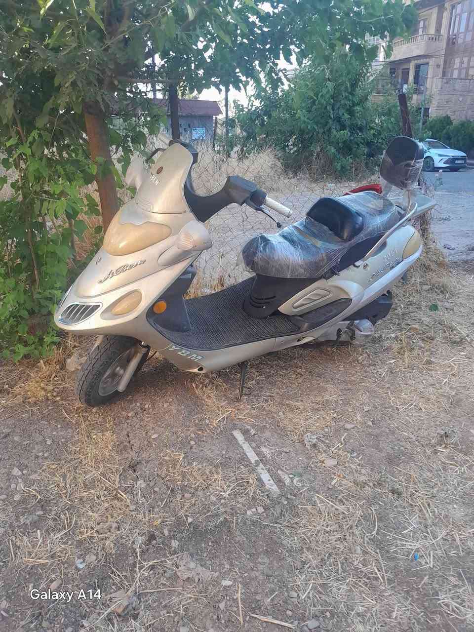 🏍️ بۆ فرۆشتنی خێرا
ماتۆرسکیل YIBEN 125 مۆدێل 2021
✅ ماتۆرەکە تەندروستە و ئامادەی بەکارهێنانە ✅ باطری نوێ ✅ لاستیکی دواوە نوێ ✅ سووتەمەنی کەم بەکاردەهێنێت
❌ بێ پلاک و بەڵگەنامە
💰 نرخ: 350,000 دینار عێراقی (کۆتایی)
📍 سلێمانی
📞 ***********1

🏍️ للبيع السريع
دراجة نارية YIBEN 125 موديل 2021
✅ المحرك بحالة جيدة وجاهز للاستخدام ✅ بطارية جديدة ✅ الإطار الخلفي جديد ✅ اقتصادية في استهلاك الوقود
❌ بدون لوحة وبدون أوراق
💰 السعر: 350,000 دينار عراقي (نهائي)
📍 السليمانية
📞 ***********1
