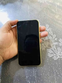 ايفون ١١ العادي مكفول كفالة عامه بطاريه ٨٠ وذاكره ١٢٨ مع ملحقات كامله ...