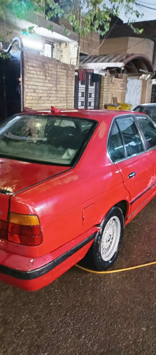 السلام عليكم اعيد النشر بسبب الوعود الكاذبه BMW موديل 91 رقم بغداد مشروع وطني حجم المحرك 3500 سياره  نظيفة وتبريد شغال   السعر 37 وبي مجال قليل  سياره نضيفة و بلاديه رقم بغداد  مامصبوغه بلاديه حسب القناعة   للاستفسار رقمي ***********
