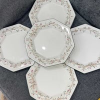 صحون أنكليزي • غير مستخدمة • توصيل