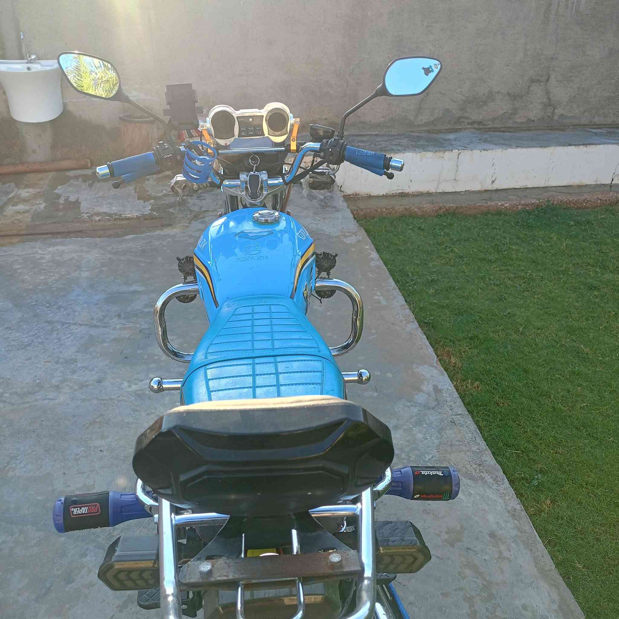 للبيع دراجه سونلك 
محرك 150زنجيل نضافه فول
بعده عله وضع شركه مناقصة برغي 
وياه سويجات 2
بصمات 2
ورقه بدون كمرك 
للتواصل ***********
