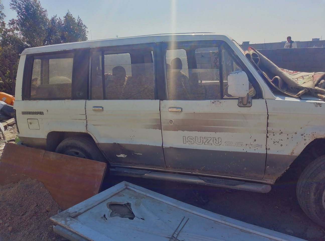 كالوبر موديل 94رقم واسط تحويل السيارة جاهزة بيها براقم التربوين فالتات سنوية منتهية 2022 راعيها موجود السعر 25.      ***********
