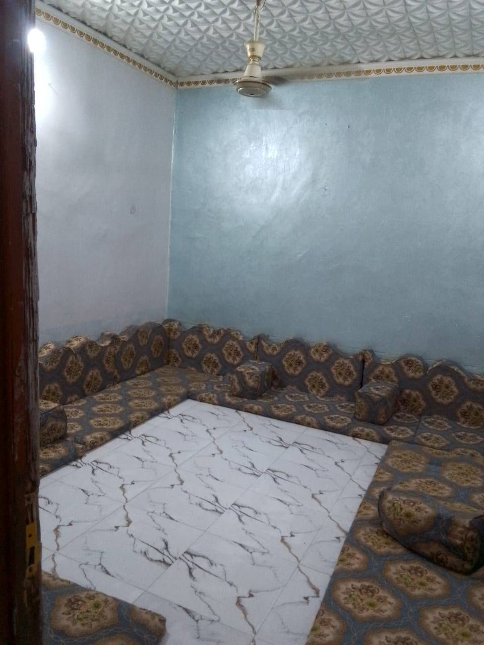 البيت للبيع 100 متر طابقين خلفي طابو صرف المكان الفداء شارع المدارس قريب ع سريع كلش المدخل 3 امتار مو دربونه السعر (70 )

***********
