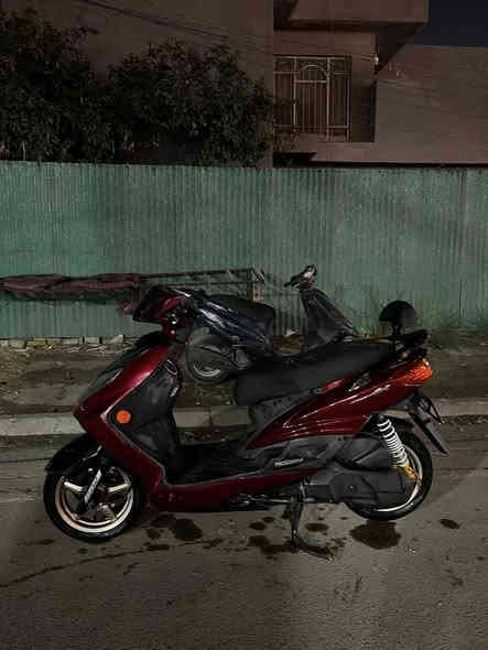 سلام عليكم 
سكنس فحل نوزل طلاعات كولد لون مميز بلادي 🍒
صارلها سبوعين نازله رمبه 
دراجة مكينه بجيس شلعه معدل قويه كلش
بيها تزويد كله اصلي: 
صلنصه
اشاير سود 
كتف اشاره رياضي
بك لايت برتقالي 
تجوه مال امزون اصليه
قاعه رقم الياف
كلج امامي + سبرنك ١٢٠٠ 
دراجة لون مميز ونصبه تخبل
كفاله من كلشي جاهزه ع اخر حبايه 
سعرها 1400 وبيها مجال
سعرها مقارنه بدراجات الرمبه بلاش 
مكاني بغداد حي تونس صليخ
***********
