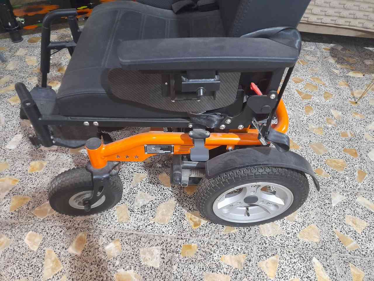 للبيع
عربانه الحجم الكبير بعده بل الجيس
السعر / مليون و٧٥٠ وبيه مجال 
***********
