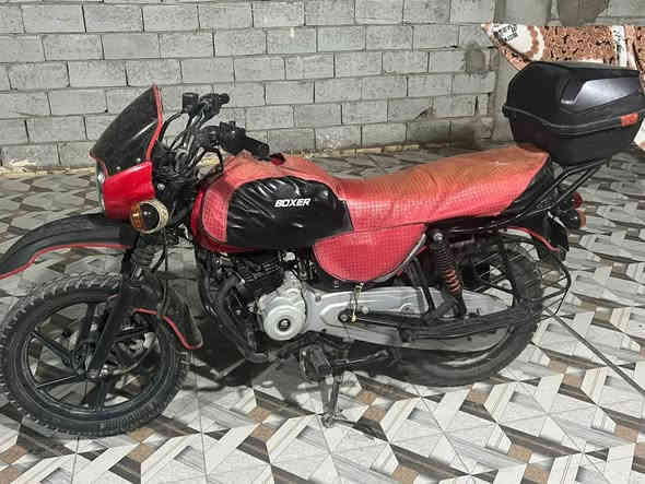 جناية البوكسر  ديوانيه مكان 
نظيفه ومكفولة من كل شي كهربائيات اشاير شغاله موديل21سعر 1200 ‭        د0787 460 7313‬
