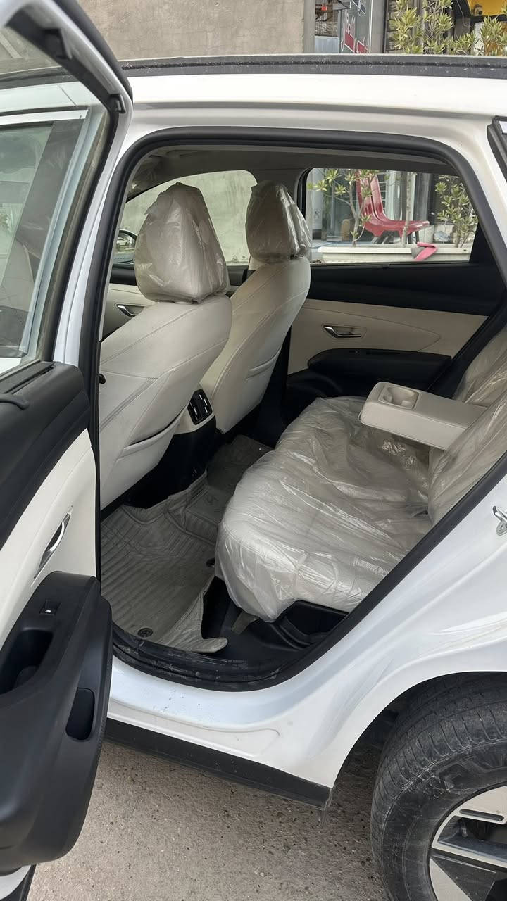 ***********
سلام عليكم 
توسان للبيع موديل 2025
سياره خليجي مكفرله
مواصفات نص فول
كشنات كهربائيه 
جنطه كهربائيه
تشغل وطفاء من بعد
سعر 233 وبيها مجال 
موقع بغداد سيديه 
لاستفسار اتصل او واتساب 
***********
