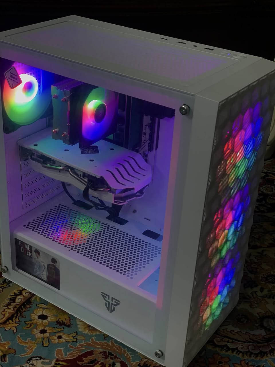 تجميعة جديدة للبيع 

CPU:R5 3600

CPU Cooler Mass MA400ابيض 

GPU:RX 580 8GB ابيض 

‎‏M.B: B450m ابيض 

‎‏Ram:16GB DDR4 Samsung  

Storage: 265 m.2 SSD 

PSU: 600w RGB 

‎‏Case: GX2 ابيضّ

‎التجميعة ((جديدة)) وليست مستعمل 👍🏻

((ضمان ستة أشهر حقيقي))

 

‎التجميعة كلش حلو و مرتبة و كاملة 💯

‎يجي وياهو win11 هو والتعاريف والبرامج الأساسية كامل وهمين كم لعبة إذا تحب اضيفلك وياهة ❤️‍🔥

‎واتشغل احدث واقوى الألعاب ⚡️

‎واني مسوي اختبار للعبتين متطلبات

‎ وهمين كراتين التجميعة كلهة موجدة وياهة 

‎((السعر 580 الف)) وبيهة مجال للشراي

‎متوفر توصيل 🚚


**إذا كنت صاحب هذا الإعلان وتريد حذفه لأي سبب، رجاءا أرسل رسالة إلى الدعم الفني**