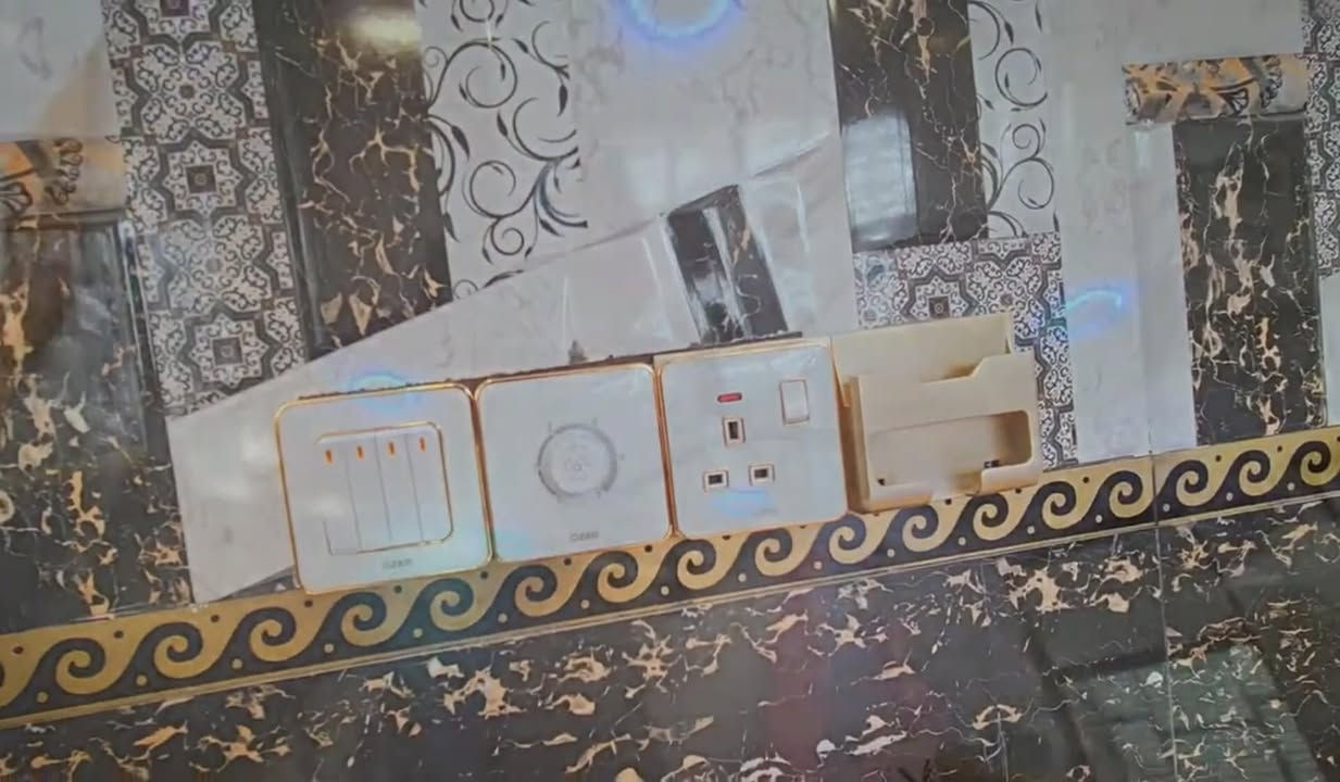 السلام عليكم - تأسيسات كهربائية 
( شبكة بواري او سيمنز )
+ تنصيب سبالت 
+ تنصيب كامرات 
+ترميم البوردات القديمة 

بغداد :📍

هاتف : ***********

متواجد : فيسبوك / واتساب
