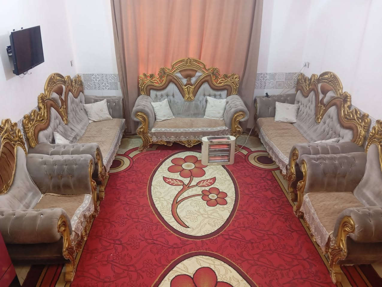 اسلام عليكم تخم ملكي للبيع خمس قطع  مثل مال موضح بالصوره قفله 250 ألف اخو البلاش لأن معروف شكد غالي هذا النوع مكاني كربلاء الحر الصغير رقم ***********
