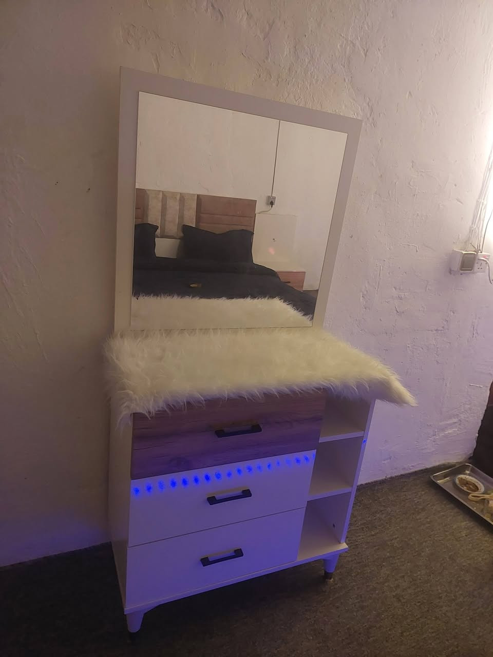 سلام عليكم اخوان غرفه جديده مثل ما موضح بل صوره غرفه تركيه مدت الاستعمال شهرين فقط سعر 600بيهامجال محتاج اريد ابيعها الاستفسار هاذه رقمي ***********
