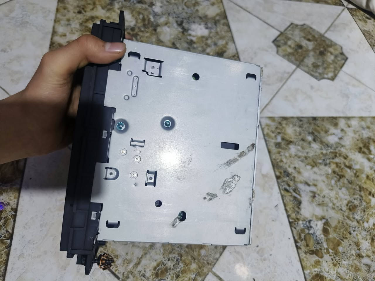 يا الله سلام عليكم
للبيع شاشه تاهو اصليه شغاله قرص DVD و راديو و نظام GBS 
و اطار تاهو اصليه و نظيف كامل 
سعر الشاشه 80 الف 
سعر اطار 25 
سعر الاثنين 105 
الرقم للاتصال *********** 
مكان جبيلة شارع الجنسيه قرب مدارس نور ال بيت
