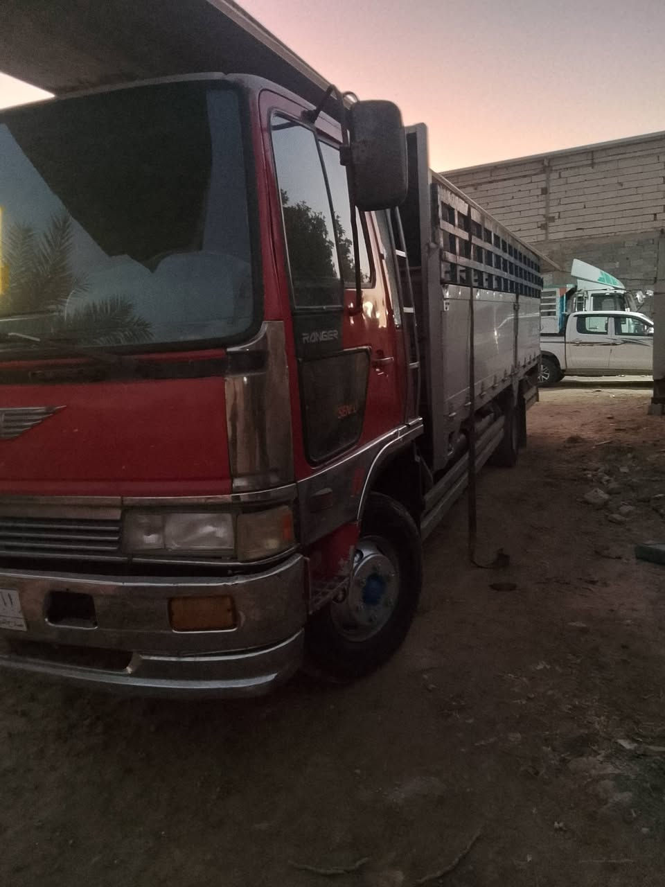 سياره هينو محرك 70عادي شاصي سته وربع بلادي مكفول تخم تاير العنوان واسط الحفرية ***********
