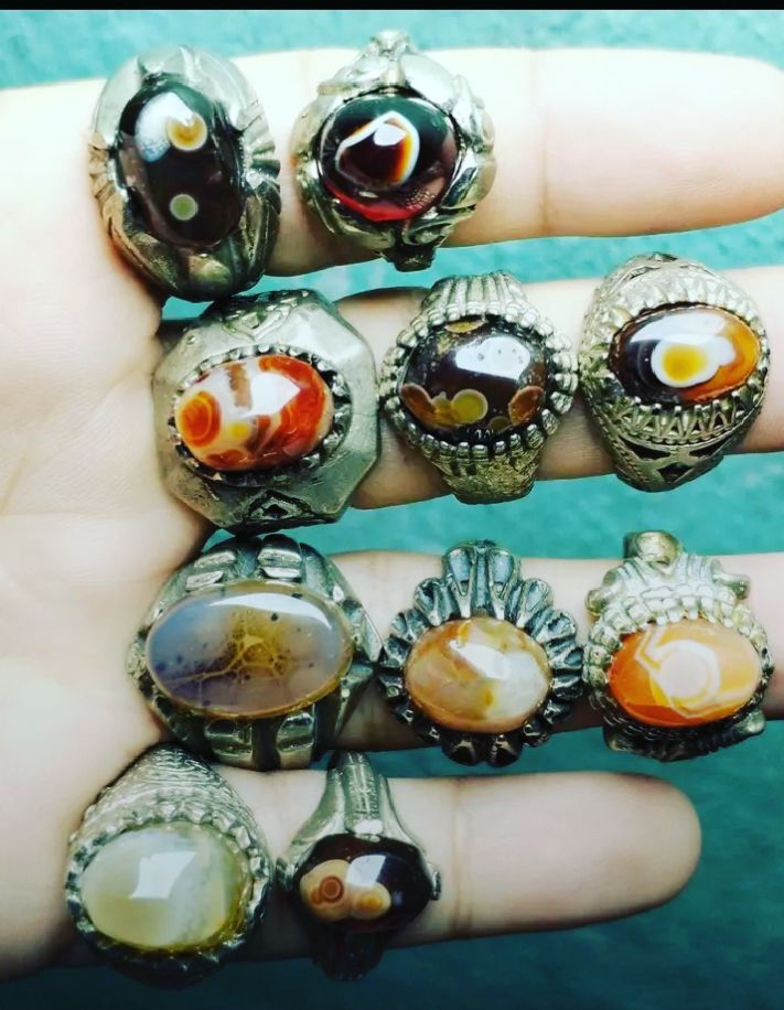 خواتم العدد 10 حجر اصلي ذمه عيون صريحه 
للبيع شلع 100الف معه توصيل 
***********
