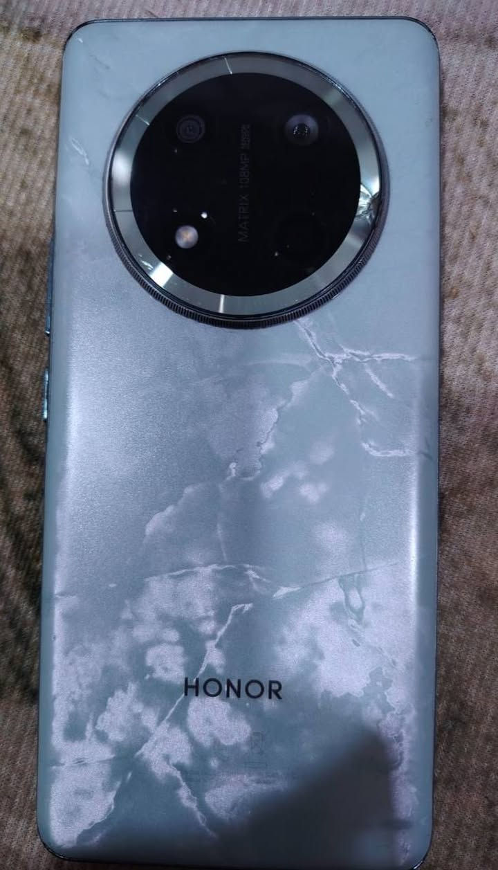 سلام عليكم هونر اكس 9 سي
ذاكره 256 رام 12+12 

شاشه أملد تردد 120 هرتز صوت ستيريو 

شحن سريع 66 واط بطاريه 6600 كامره 108 

جهاز بي كم فطر ما مأثره ع الشاشه تشتغل طبيعي

ملحقات كامله ببجي 60 فريم 

 سعر  225  وبي مجال لطيبين     مكاني   النجف

 رقمي وات ساب . ***********
