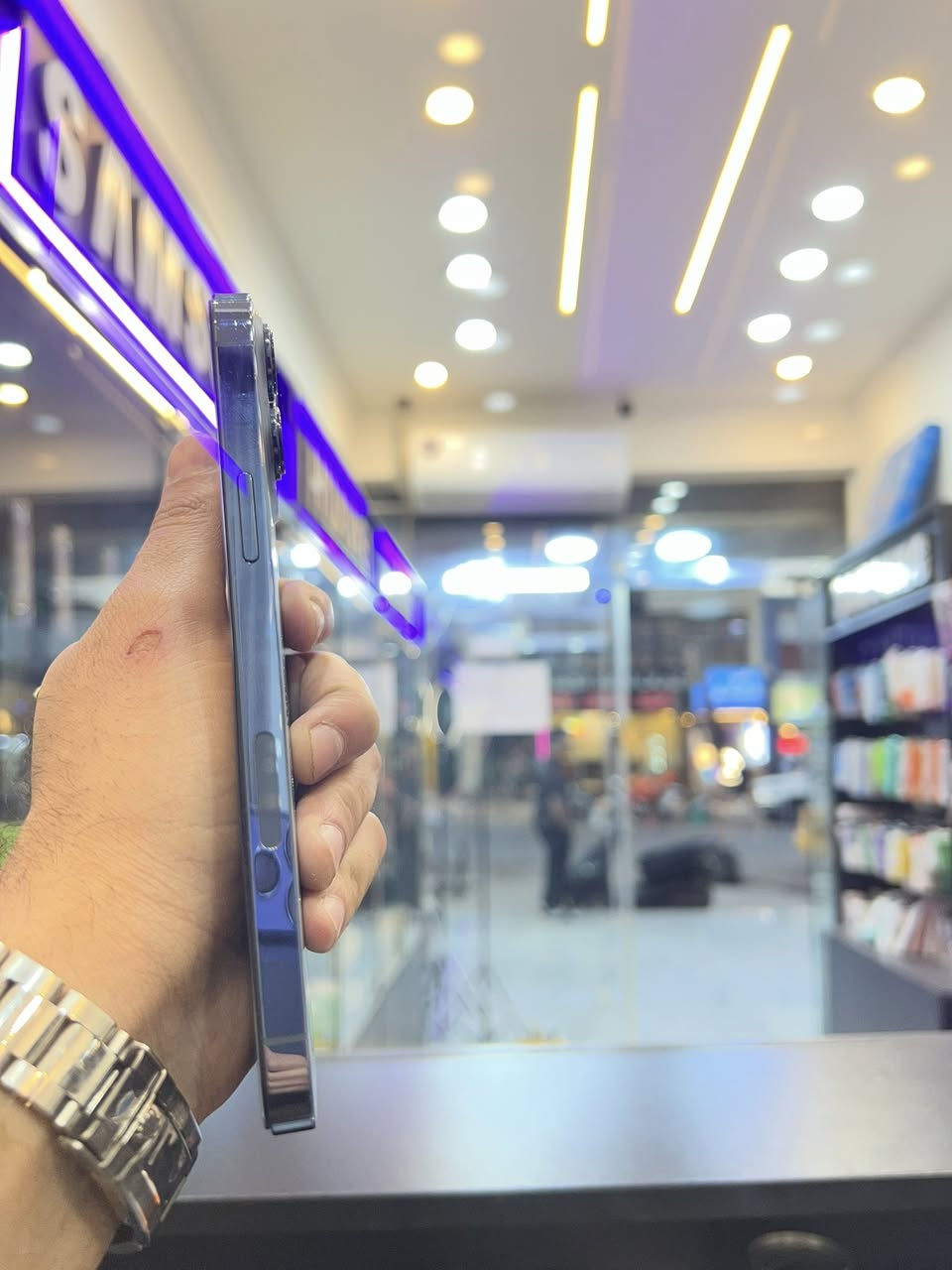 13 pro max

ذاكره 256
بطاريه 78 ((خدمه))
مستبدل شاشا نوعيه قويه ((olid))

السعر 450 الف 

العنوان بغداد
بغداد الجديده شارع المسبح

للأستفسار الاتصال على

***********
