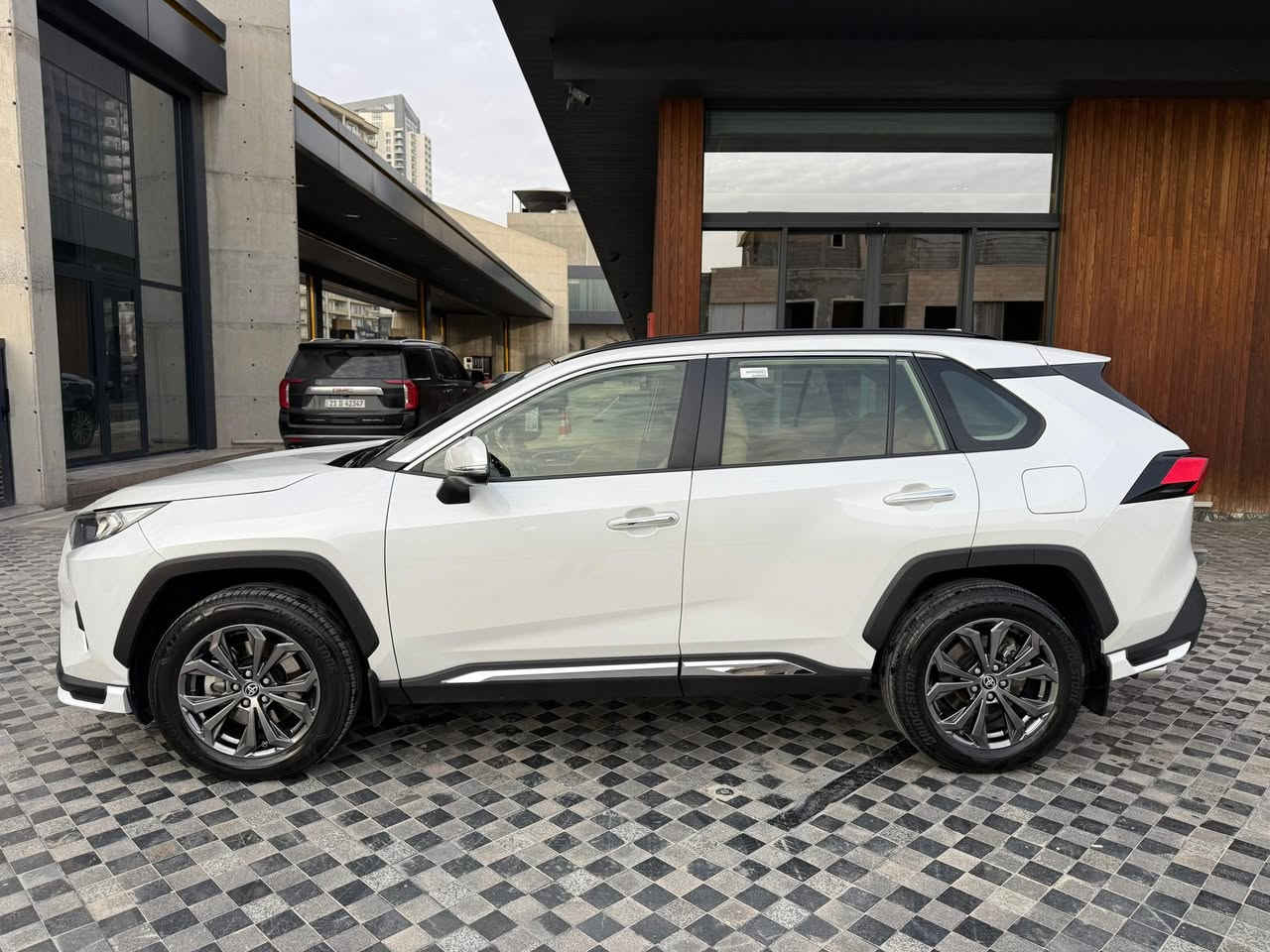 تۆیۆتا راڤ٤ مۆدیل 2024 
سفری شریکە کامل مواسفات 
مانگی ١٠/٢٠٢٤ بە سفری رامکیشاوە 
١سال و ٩ مانگ سیرڤزی بی بەرامبەری ماوە 
وە زەمانی شەریکەی ماوە ٨٠٠٠کم رۆشتووە

سعر لە کۆمێنت داوابکە ڕاستەخۆ بۆت دیت 📩 

 نوکە دەرزی پێوە نیە تەنانەت دەعامیشی شوختی نی ، بێ دەعم و بێ بۆیاخ 

ژمارەی خاوەنی 
***********
