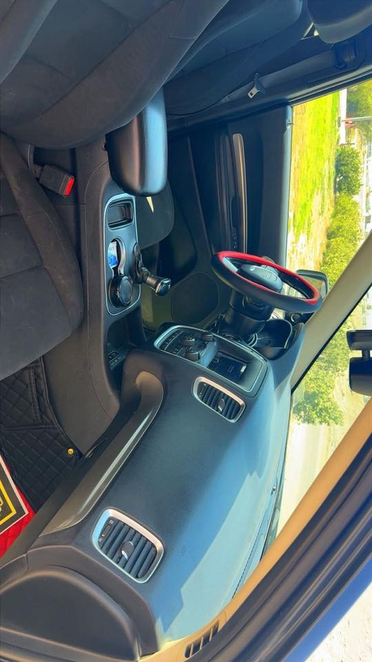 السلام عليكم 
من رخصة الأدمن المحترم 
للبيع دوج دورنكو موديل 2020 رقم بغداد بسمي 
محرك 6 سلندر (3600)
السيارة حادثهه  موضح بالصور المرفقة بدون تبديل حادث سطحي بالجانب الأيمن بجم السيارة مكفول 
ايرباك بردة فقط 
السعر النهائي (22500$)
مكان السيارة حلة 
موبايل (***********)
وشكراً
