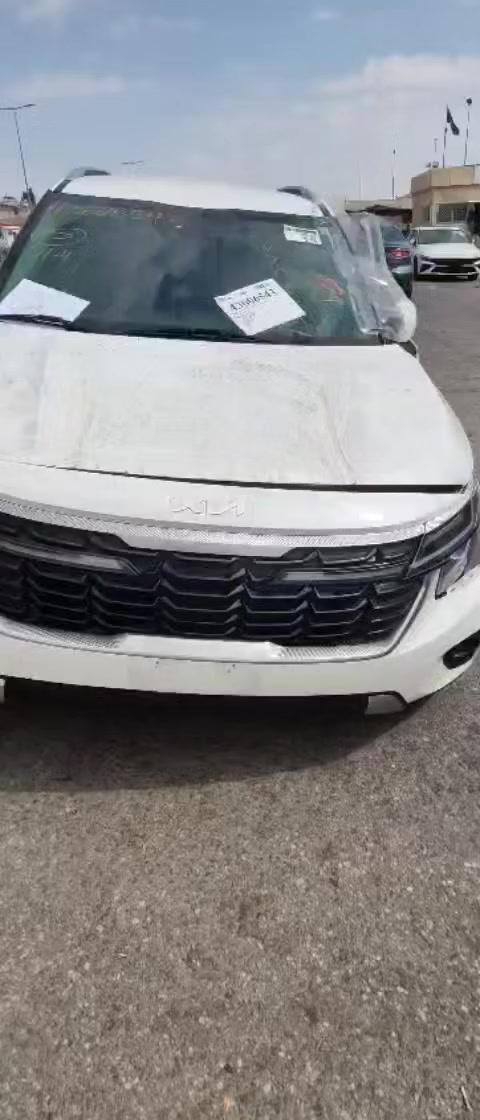 للبيع سلتوز 2024 حادث قطعتين سعر 122 ورقه ب عمان  اببعها هناك  مكاني بغداد الاعضمية ***********
