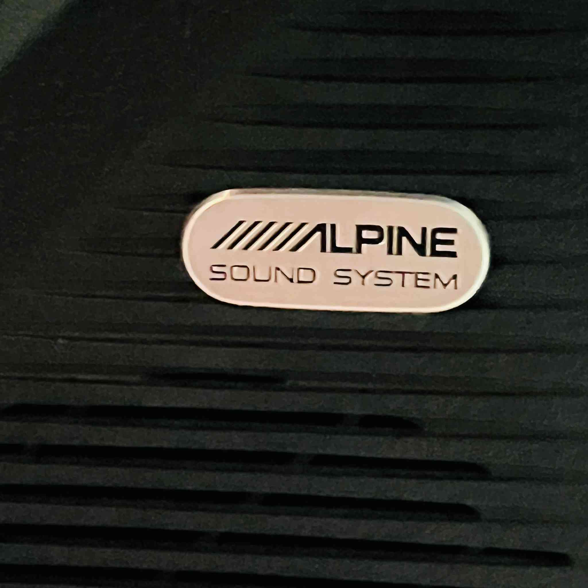 جالنجر 2023
RT 5.7 

ماشي 13 الف قابل للزيادة 

سماعات alpain 

عليها 4 دبلات صفر بلادي

بيها دبات سود من امريكا 

بوابات تفاعلية 

حدادية شركة بلادي 

وباقي المواصفات المعروفه 

الحادث 3 قطع امامي 

بدون لغود بدون شواصي بدون ايرباك 

السيارة على وضع الشركة

مكان السياره النجف 
***********
