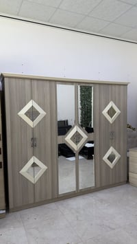 ٨ قطع • خشب ثقيل • نظافة مية بالمية