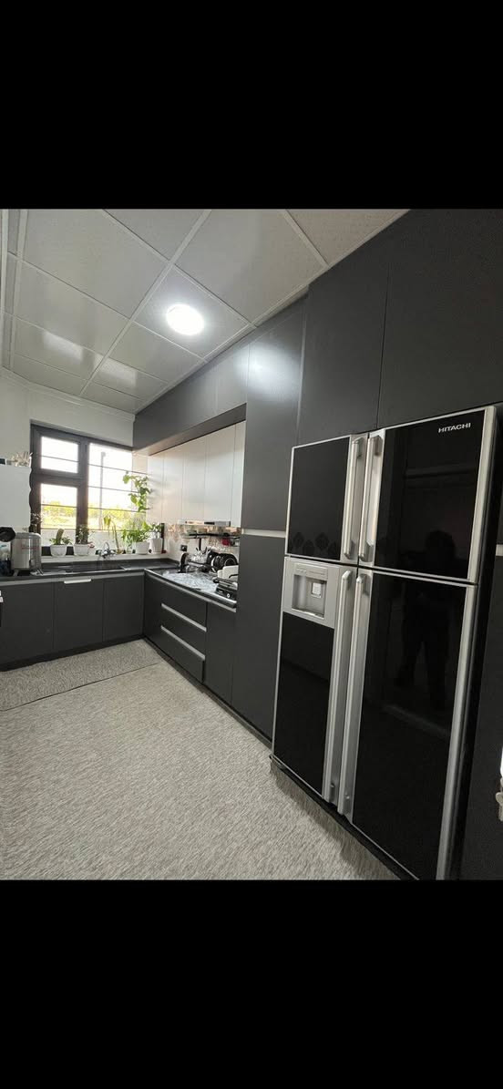 بسم الله رجعنا لكم بيد جديد 110 م. طابقهن معزول البيت الجديد قريب على المستلزمات اليومية خارطة البيت. يتكون من استقباله مطبخ، وغرفتين نوم كامل خدمات.
على حديقة اتجاه البيت شروق.
طاب ملك صرف. سعر البيت 9 دفاتر 25 ورقة وبمجال.
للاستفسار *********** السليمانية, العراق
