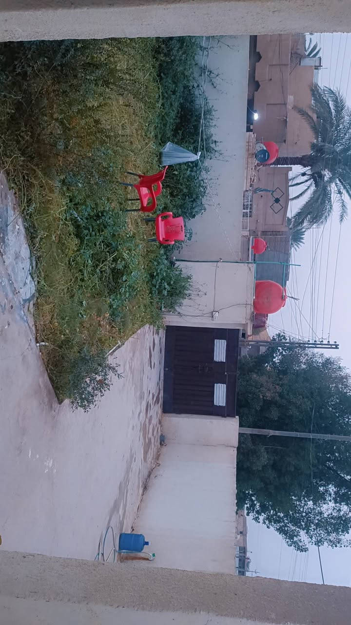 بيت للبيع حي المهندسين  الثالثه قرب المدينه ارض بابل   خط كيات للسوك مولده ذهبي مدرسه متوسطه ابتداىيه قريبه اطابو صرف المساحه 250 الاتصال ***********
