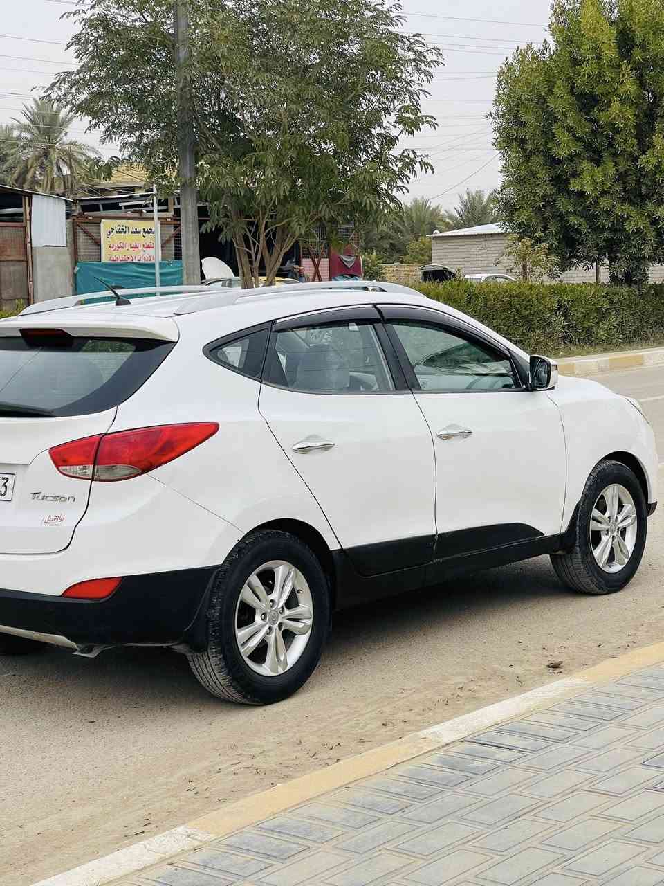 السلام عليكم
توسان 2013 خليجي 
جديده كلش 
مكينه مامفتوحه 
بيها قطعتين فقط بنيد وباب الصدر بدون دواخل شرط 
بغداد ب اسمي. 
السعر  126 وبيها مجال 
بابل الشوملي 
***********
