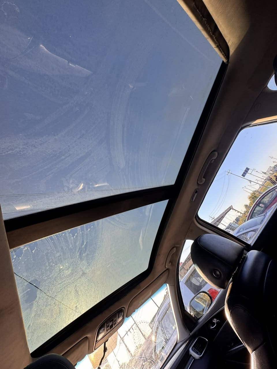 السلام عليكم***********
سورنتو ٢٠ فول واحد عل واحد 
جميع الموصفات حته جكات شفط تشغيل عن بعد 
بيه ٤ قطع صبغ 
رقم بغداد  عنواني بابل السعر ١٥٠ وبيه مجال
