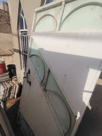 باب نضيف بدون خياسات كامل هوة والجرجوبة حتى القفل شغال ليفيده يراسلني ...