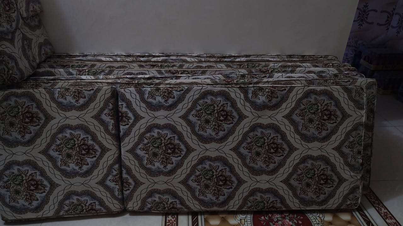 سلام عليكم  البيع ديوان تركي شرط جديد  مكان فظليه شراي يتصل عله قم *********** مشتريهن 550   _ اريدهن  450 الف
