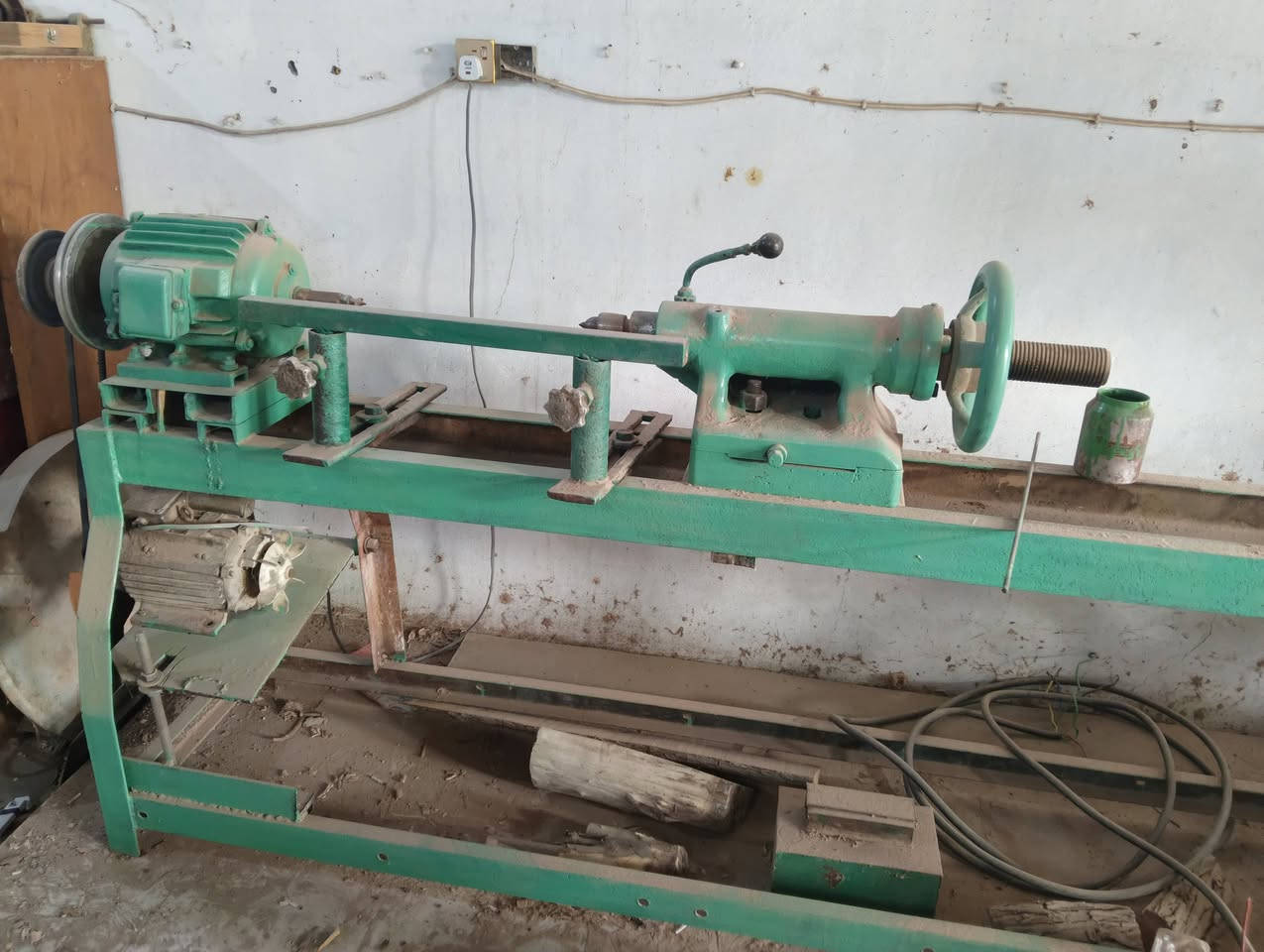 السلام عليكم
تورنه نجاريه للبيع  
طول متر ين ونص
***********
