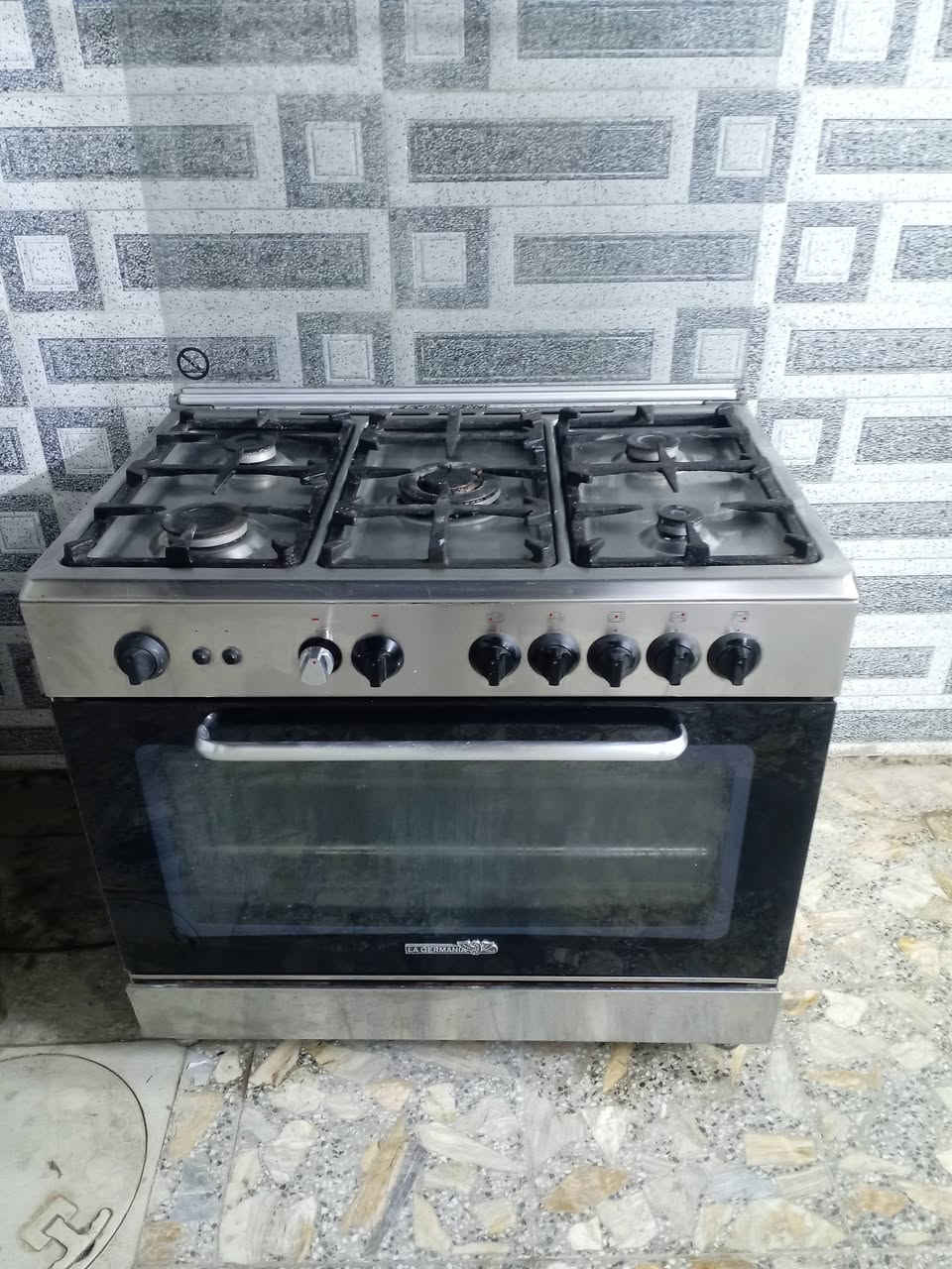 السلام عليكم غرااض بيت نضيفه جدا  مكاني بغداد واكو توصيل ع فحص تأخذ رقمي واتسب ***********
