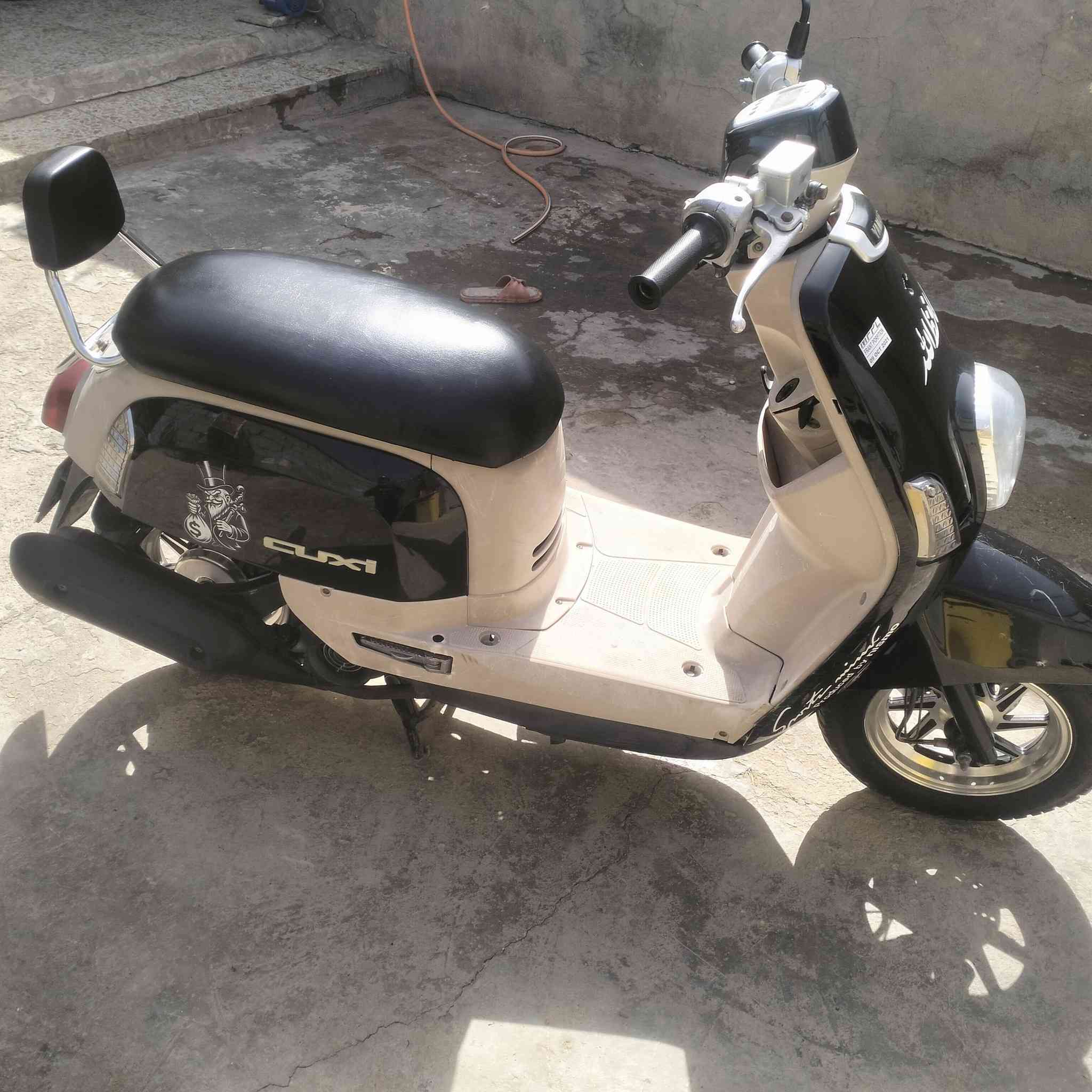 دراجه بوليس كفاله عامة
كلشي شغال بيها رايدها ب700 وبيها مجال  
تواصل ***********
