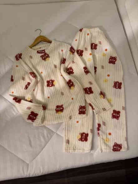 ✨ تراك نسائي ناعم وأنيق ✨
#الخامة: فرو ناعم وفخم 🥰

📏 القياس: فري سايز يناسب لغاية 75 كيلو
💰 السعر:

الدرزن: 65 ألف

المفرد: 8 آلاف

📲 قناة التلي بيها الموديلات والعروض 
https://t.me/tgf74

واتساب: ***********
