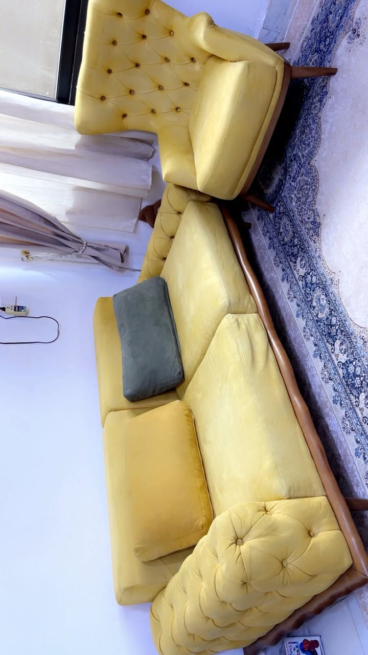 فرصه بسعر مغري 🔔
للبيع طقم قنفه مع كرسي مودرن تصميم راقي والوانه مميزه يفتح المكان 
الخشب نوعيته اصليه وكلش قوي والشغل مرتب ونظيف 
الأستخدام خفيف وحالته جدآ ممتازه 
أشتريته جديد ب900$ 
السعر المطلوب 500 الف دينار فقط
البيع لسبب التغيير


**إذا كنت صاحب هذا الإعلان وتريد حذفه لأي سبب، رجاءا أرسل رسالة إلى الدعم الفني**