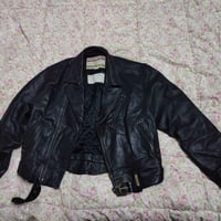 اخوان عندي قمصله مالت دراجات كلاسك جلد ثخين حت من توكع متتعور لأن جلد ...