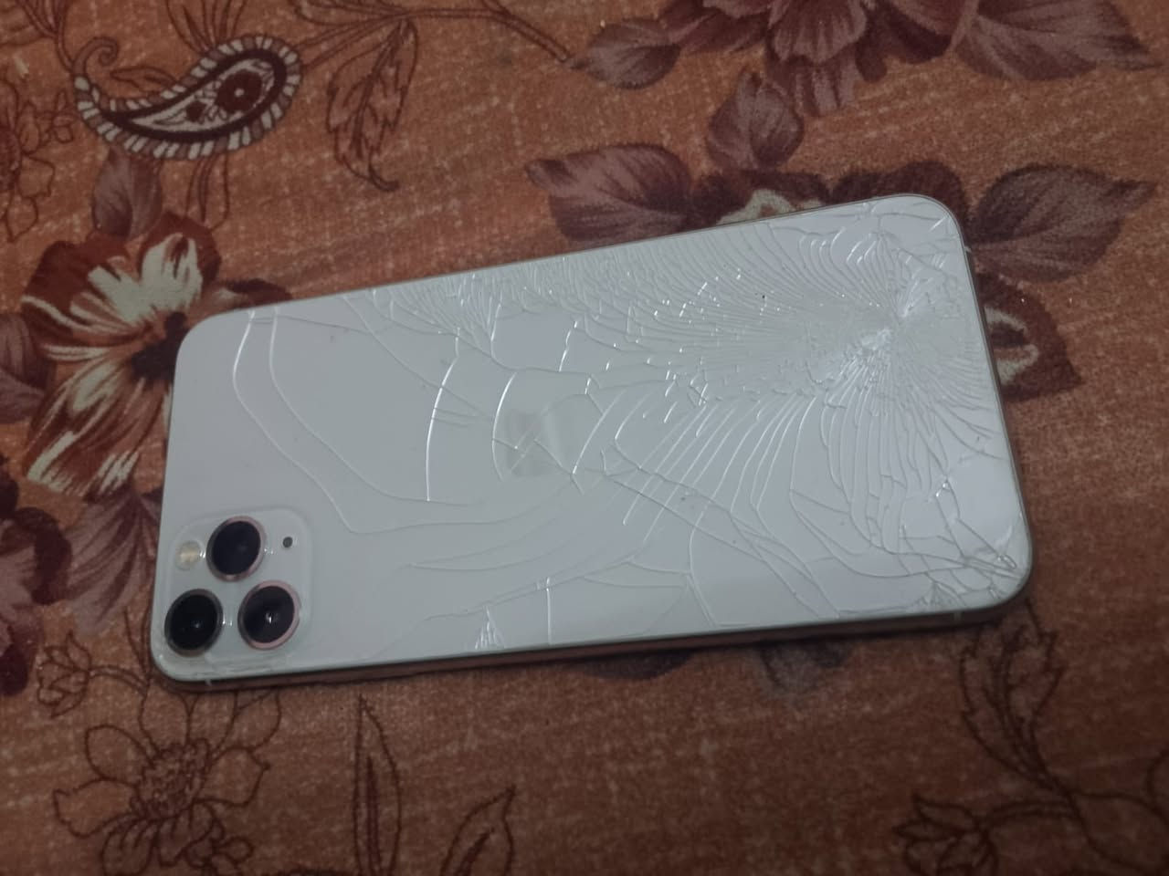 ١١ برو ماكس 
مبدل شاشه 
بطاريه ٨٦ 
السعر ٣٥٠ 
اسكان صناعي


**إذا كنت صاحب هذا الإعلان وتريد حذفه لأي سبب، رجاءا أرسل رسالة إلى الدعم الفني**