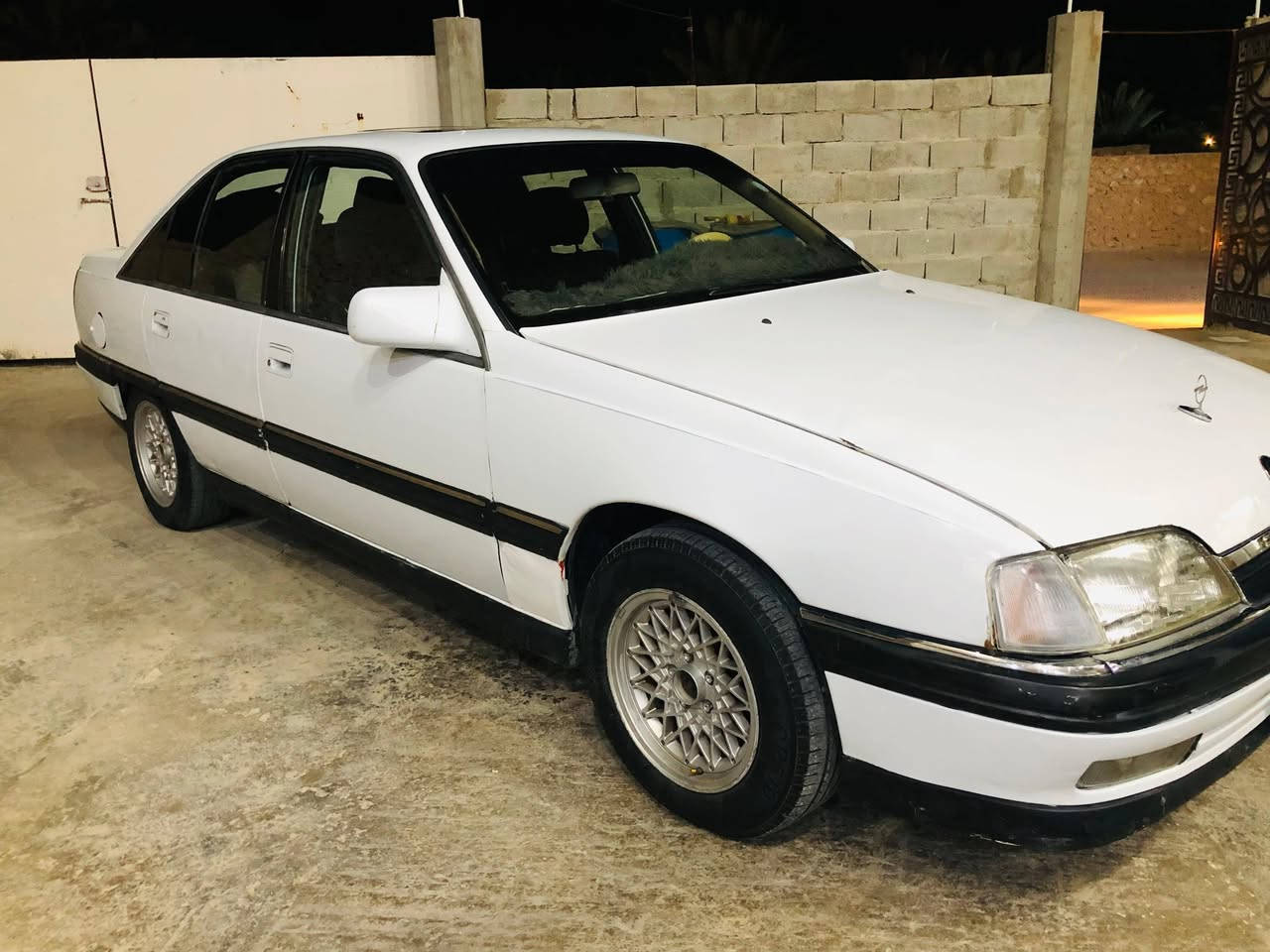 اوبل اوميكا موديل 93 للبيع بلاديه كير ومحرك شرط حيل مرتبه 
السعر 40 وبيها مجال ***********
