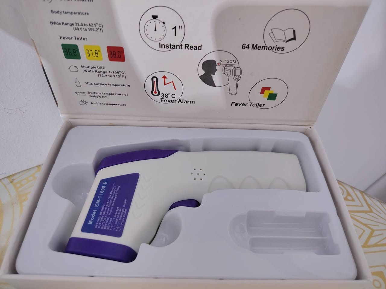 هذا المنتج هو ميزان حرارة بالأشعة تحت الحمراء غير متصل (Model:IT-100)، ويتميز بالتالي:    قياس سريع: يستغرق ثانية واحدة فقط للحصول على القراءة. متعدد الاستخدامات: يمكن استخدامه لقياس درجة حرارة الجسم أو الأجسام الأخرى. ذاكرة واسعة: يمكنه تخزين حتى 64 قراءة سابقة. ميزات إضافية: يحتوي على منبه للحمى، وشاشة بإضاءة خلفية، وإمكانية التحويل بين درجات مئوية وفهرنهايت.


**إذا كنت صاحب هذا الإعلان وتريد حذفه لأي سبب، رجاءا أرسل رسالة إلى الدعم الفني**