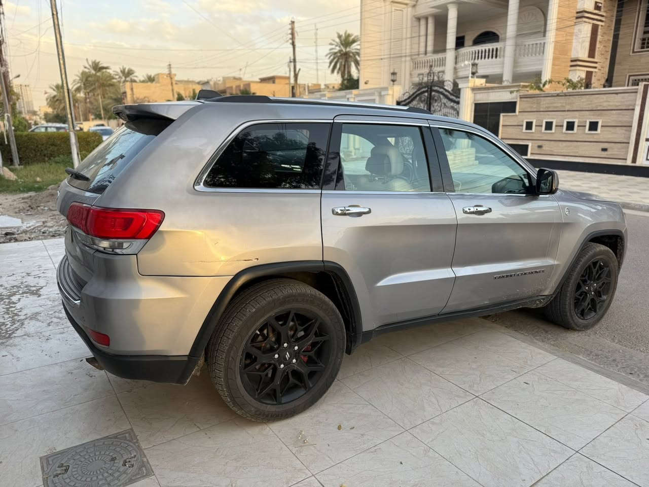 جيب 2017
جيب 2017 وارد امريكي حادثها جاملغ خلفي وقبق صندوك  بدون ايرباك وهنا ب العراق بيها ربع بنيد
فول مواصفات عدا الفتحه سياره جاهزه
العنوان بغداد السيديه
السعر 175$
للاستفسار ***********
