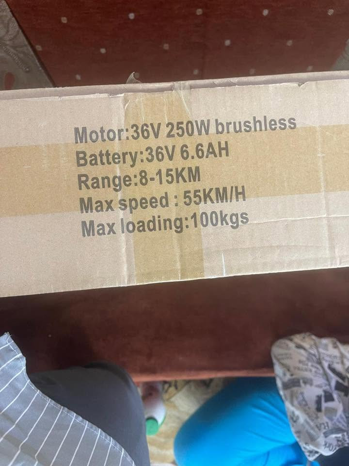السلام عليكم
سكوتر شحن من نوع برو رايد 
المحرك: 36V 250W brushless
البطارية: 36V 6.6AH
عدد الكيلومترات بالشحنة الواحدة: KM 8-15
السرعة: 55KM/H
يتحمل وزن: 100KG

سكوتر نظيف و جديد بالباكيت مثل ما موضح بالصور شرط تفكه بيدك 
السعر : 350 الف دينار و بيه مجال بسيط 
للتواصل على الرقم: *********** بيه واتس
