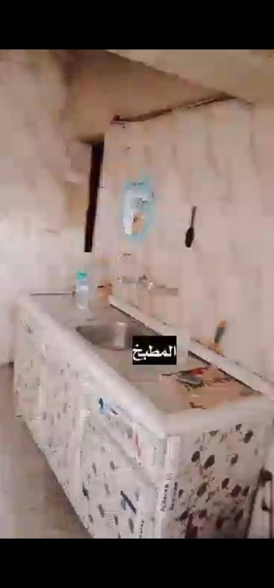 دار #للبيع المساحة ١٠٠م 📍
في حي الجهاد منطقة الـ 95

​الأبعاد: واجهة 5 متر × نزال 20 متر.
​التفاصيل الداخلية:​غرفة نوم + صالة.

​مطبخ + حولي .​كراج سيارة + منور.
صحيات + سطح. للاستفسار 💰
*********** ☎️ اتصال & واتساب
 / ايجارات ماعندي / موجود فديو
السعر 130وبيه مجال
