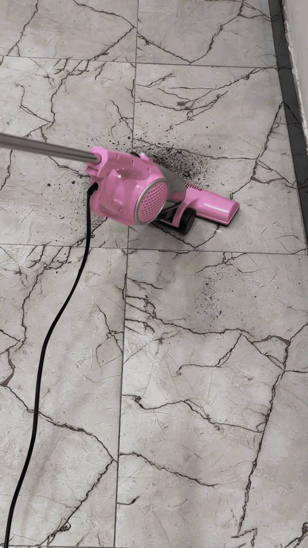 نظافة أقوى… بلمسة واحدة ✨

مكنسة Embleme 2×1 تجمع بين القوة والمرونة في جهاز واحد.

600 واط شفط فعّال مع فلتر HEPA لهواء أنظف.

خفيفة، عملية، وسهلة التحويل إلى مكنسة يدوية.

مع 10 ملحقات لتنظيف كل زاوية في بيتك.

اختيار مثالي لراحة يومية ونظافة بلا مجهود 👌