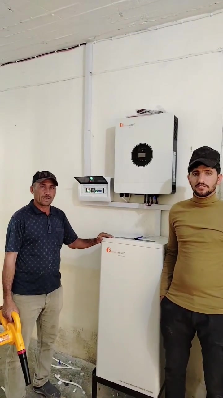 على بركة الله تعالى
تم بعون الله تنصيب منظومة طاقة شمسية متكاملة ذات كفاءة عالية ومواد عالمية مضمونة، لتوفير طاقة مستقرة وأداء قوي يدوم لسنوات طويلة.

🔹 16 أمبير نهاري
🔹 15 أمبير ليلي 

تتكون المنظومة من :-

▪️ انڤيرتر 8 كيلو فلتسي العملاق، بمواصفات عالمية وأداء عالي الكفاءة.

▪️ بطارية فلتسي سعة 15 كيلو، نوعية ممتازة جداً وعمر تشغيلي طويل.

▪️ ألواح لونجي 645 واط HIMO X10 وجهين، بضمان 20 سنة وكفاءة إنتاجية عالية.

▪️ هيكل حديد مغلون مقاوم للصدأ والعوامل الجوية.

▪️ بورد قواطع حماية متكامل لضمان أعلى درجات الأمان.

▪️ أسلاك ربط نحاس 6 ملم عالية الجودة لتحمل الأحمال بكفاءة عالية.

▪️ مع جميع الملحقات والتفاصيل الخاصة بمنظومات الطاقة الشمسية.

نوفّر لكم الجودة، الضمان، والدقة في التنفيذ بأيدي مختصة وخبرة موثوقة.
الطاقة الشمسية اليوم ليست رفاهية، بل استثمار حقيقي للمستقبل وتوفير دائم للطاقة.

للاستفسار والحجز:
📞 ***********
