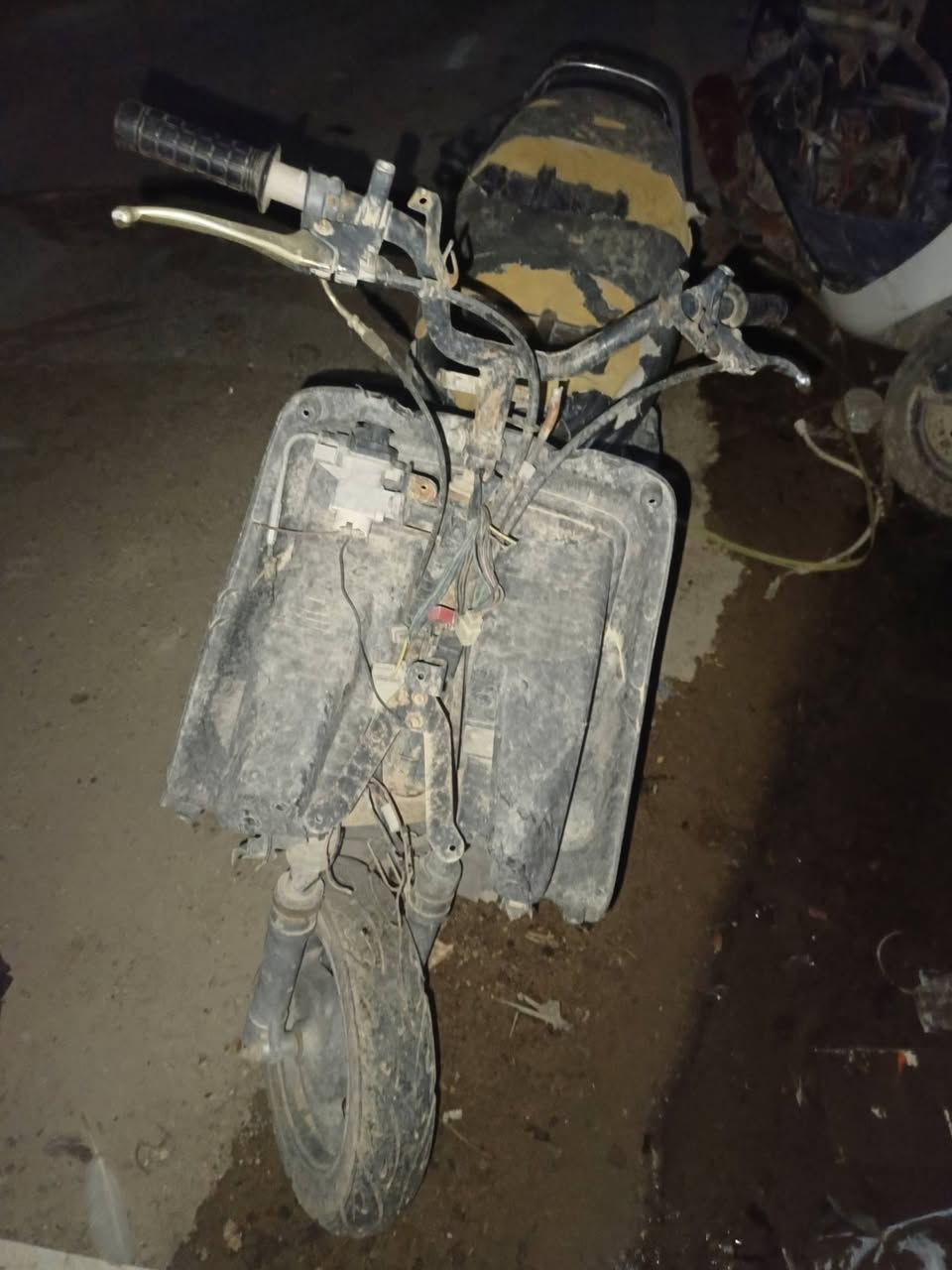 دراجات للبيع شغالات  ابيع كوم حديد ب250 الف شراي اتصل 
‏‪***********‬‏
