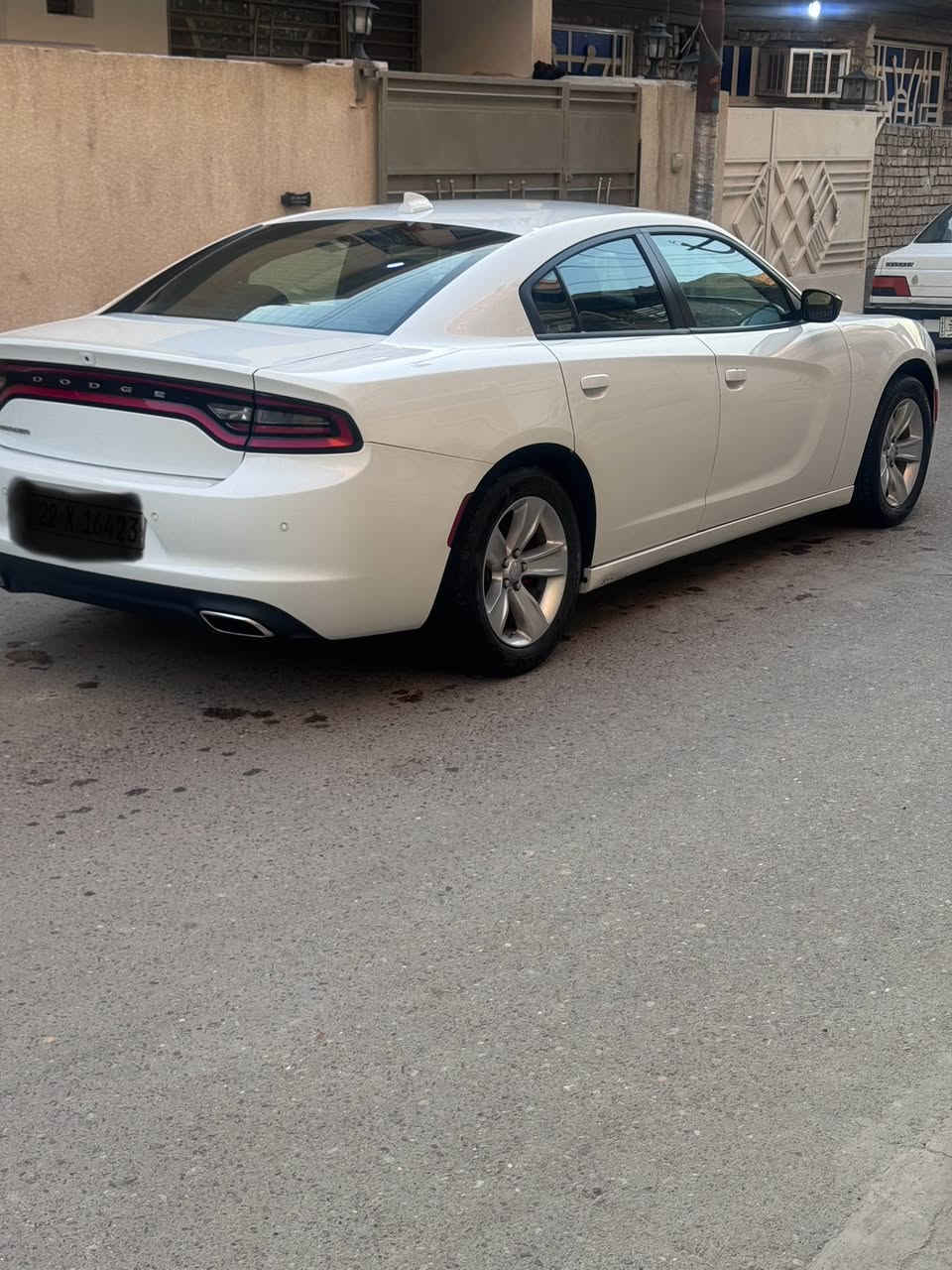 جارجر 2023  اربيل بسمي
ماشيه 25الف السياره حيل جديده
مواصفات عاديه
حادث موضح بلصور
وبيه بابين كلير من امريكا باب الصدر والورا 
مكاني  بغداد
السعر235وبيهه مجال حك الجيه
***********
